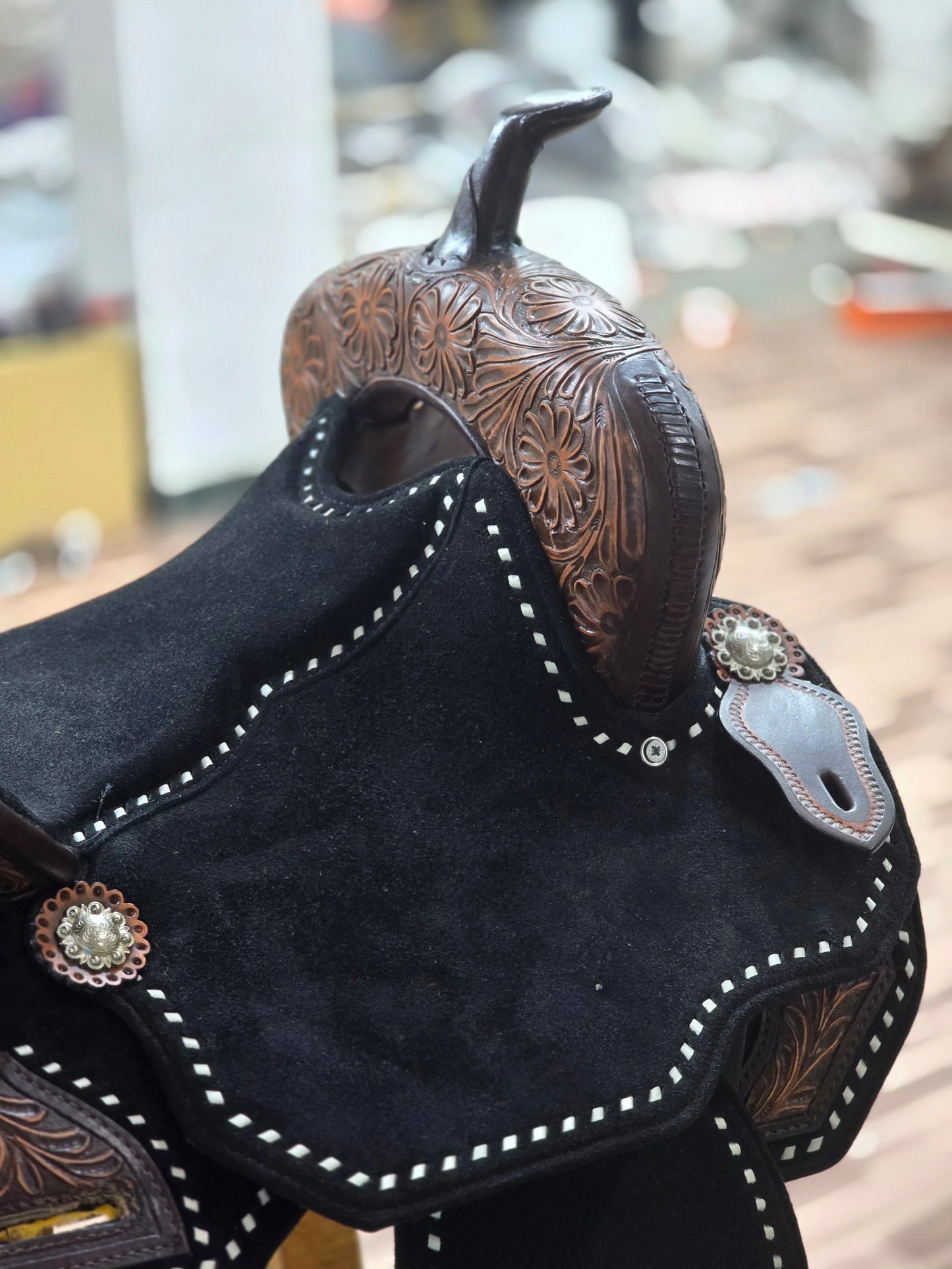 “Roxy” Pencil Roll Barrel Saddle