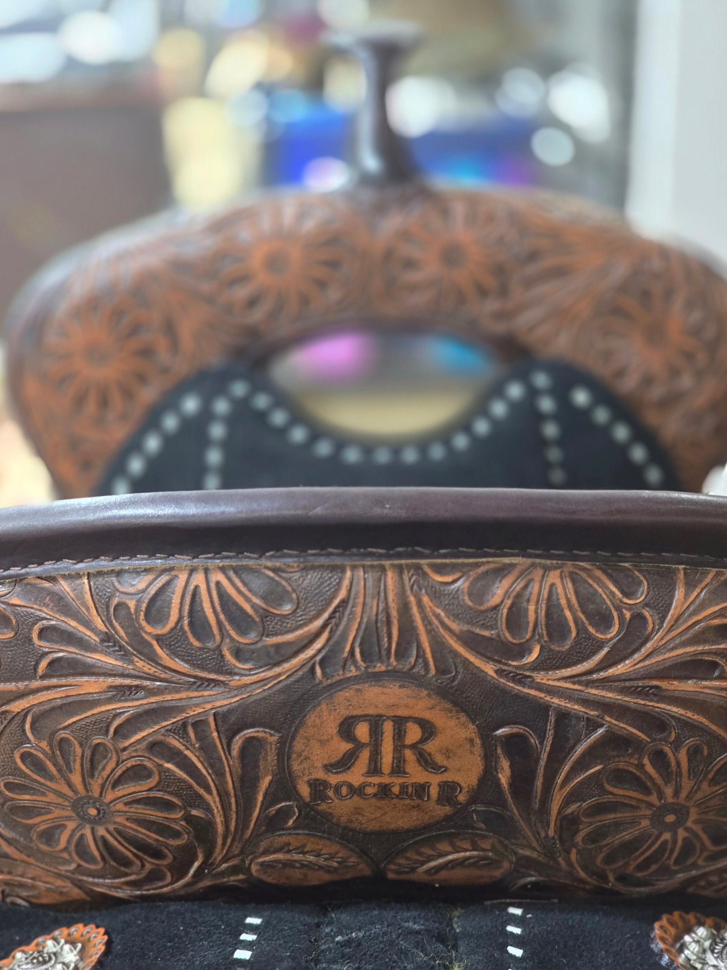 “Roxy” Pencil Roll Barrel Saddle