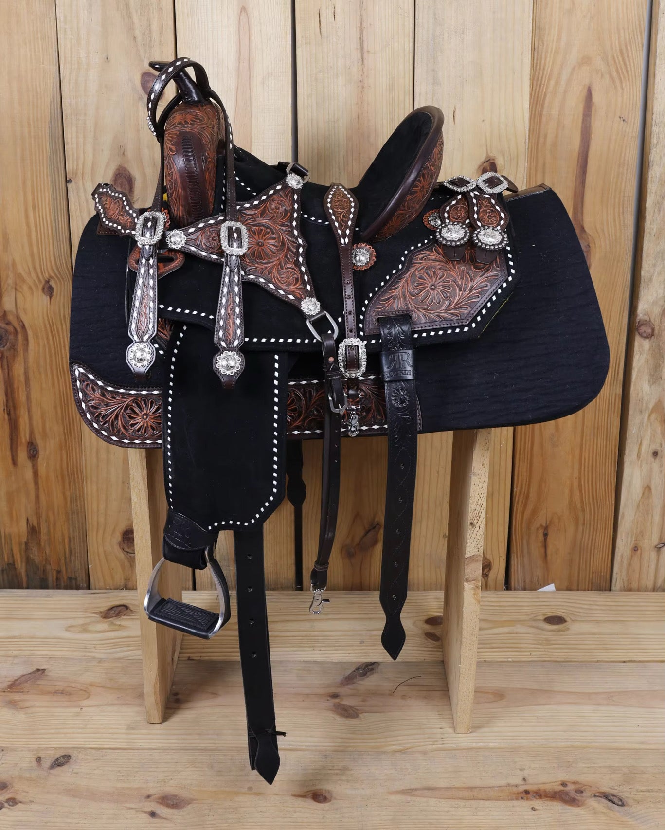 “Roxy” Pencil Roll Barrel Saddle